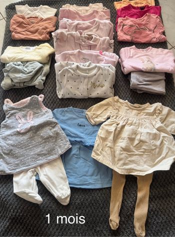 Lot vêtements fille 1 mois  (21 pièces)