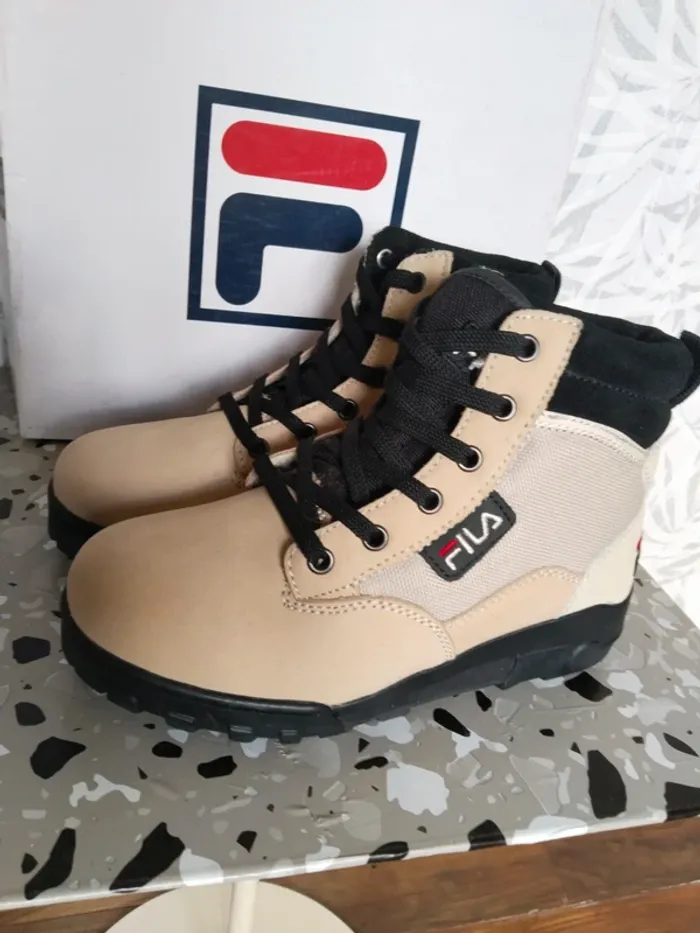 Superbe paire de bottines chaussures rando Fila pointure 37 neuves - photo numéro 2
