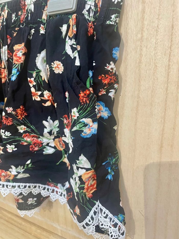 Short fluide fleuri noir avec dentelle – Taille M - photo numéro 5