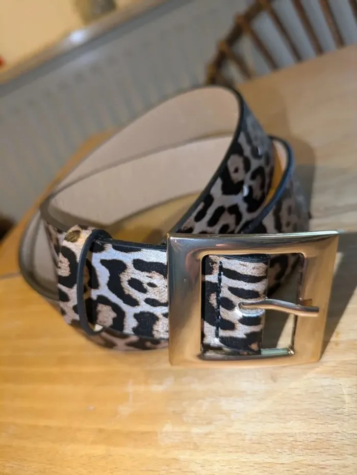 Ceinture léopard tendance – l’accessoire sauvage à avoir !