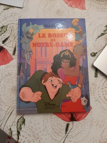 Gros livre disney le bossu de notre dame