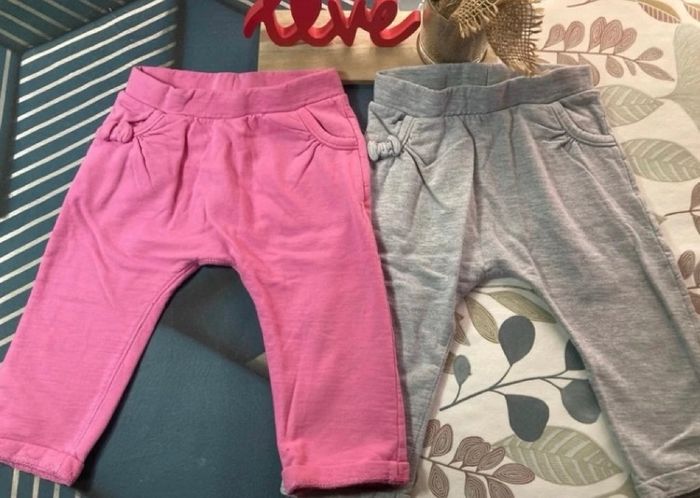 2 pantalons C&A - taille 80 cm