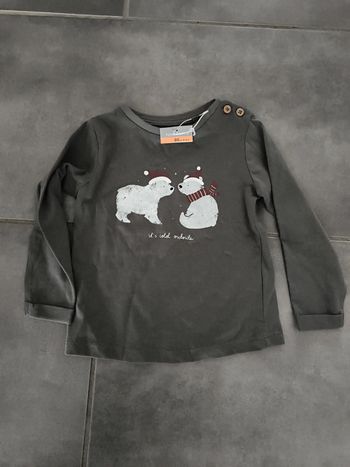 T-shirt manches longues neuf  12 mois