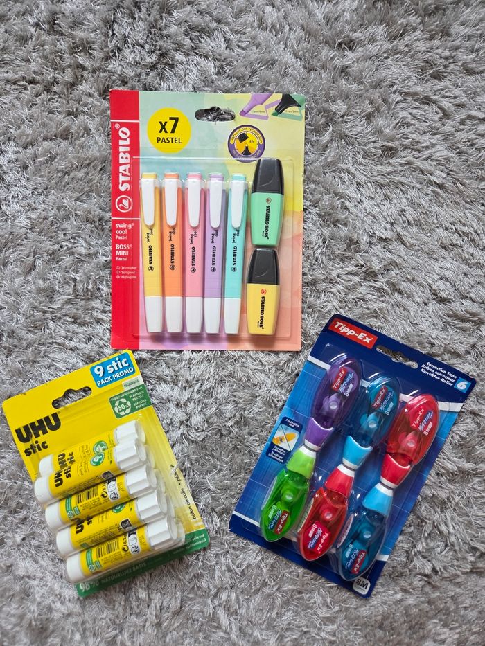 Lot fournitures scolaires colle uhu stabilol bic tipp ex correcteur