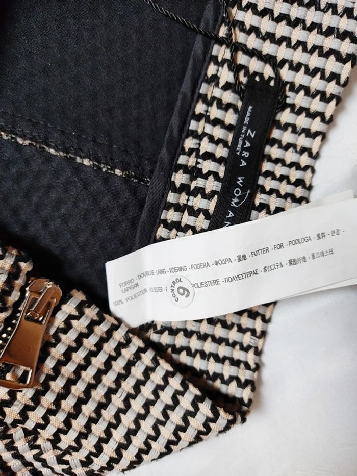 Jupe trapèze Zara XS striée blanche et noire Très Bon Etat - photo numéro 5