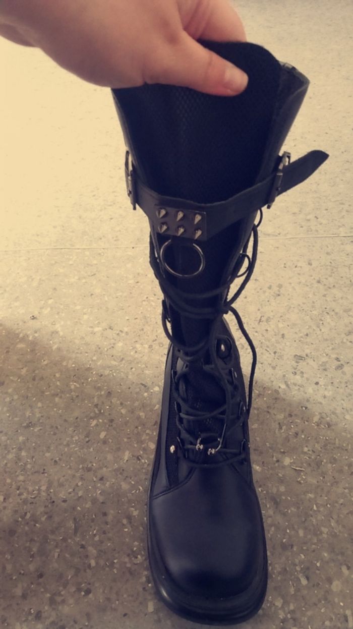 Lot de bottes talon compensé gothique punk pointure 41 +sac à main cuire tête de mort