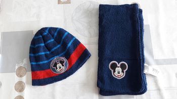 Écharpe et bonnet Mickey