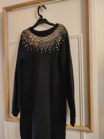 Robe noir à sequins or