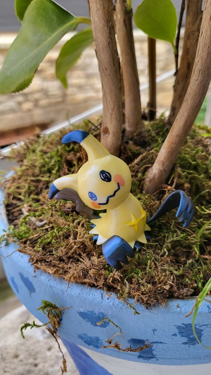 Super Figurine pokemon Nintendo mimiqui effet brillant