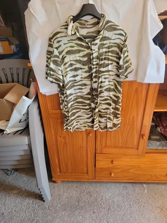 Jolie chemise manche courte taille 42