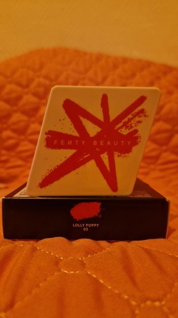 Fenty Beauty lolly poppy 03 fard à joues effet suède 4g neuf jamais utilisé jamais ouvert