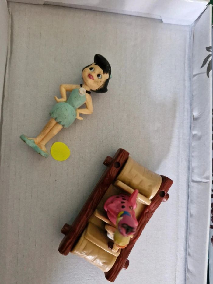 Lot de 2 figurines pierrafeu