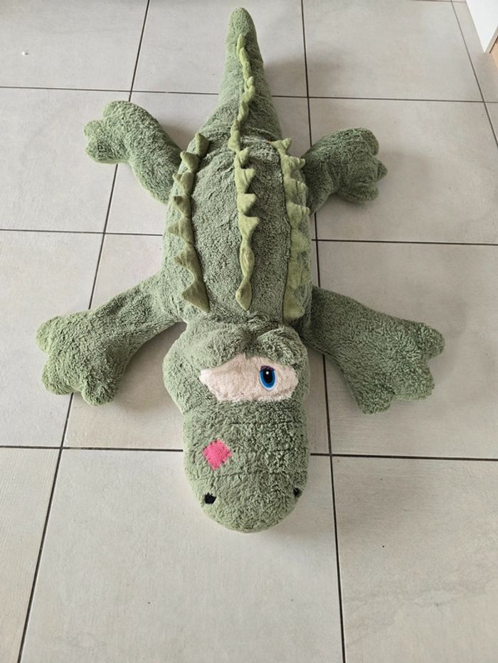 Grosse peluche crocodile 1,30m de long