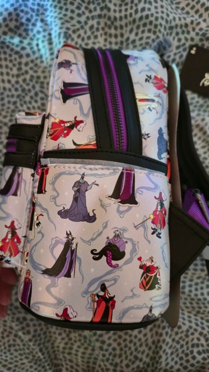 Sac a dos loungefly des mechants disney brillant neuf - photo numéro 4