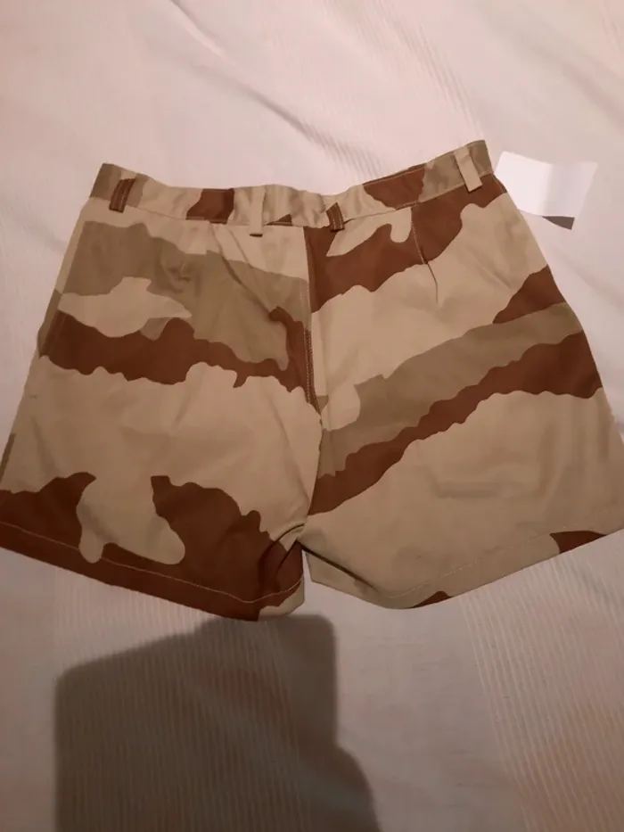 Short militaire neuf taille M - photo numéro 2
