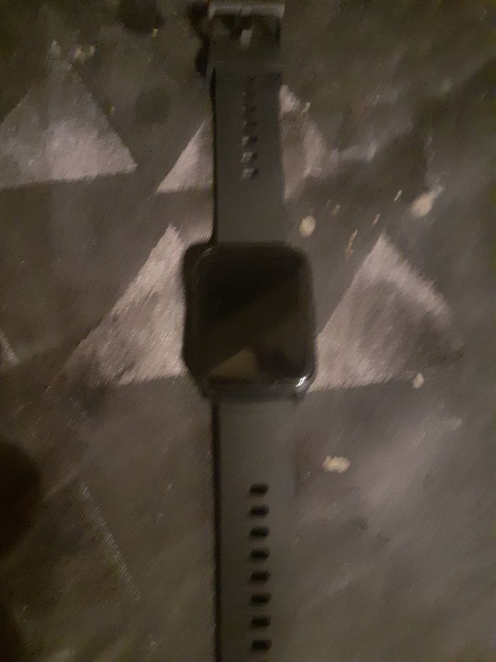 Je vend une montre connecté Bluetooth très bon état meuf