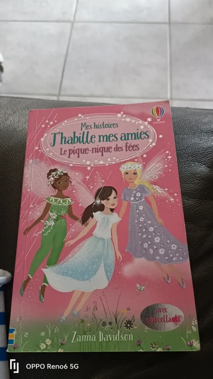 Livre mes histoires j'habille mes amies