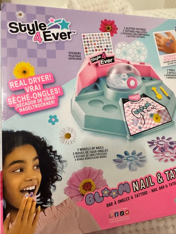 Bar à ongles et tatoos - photo numéro 2