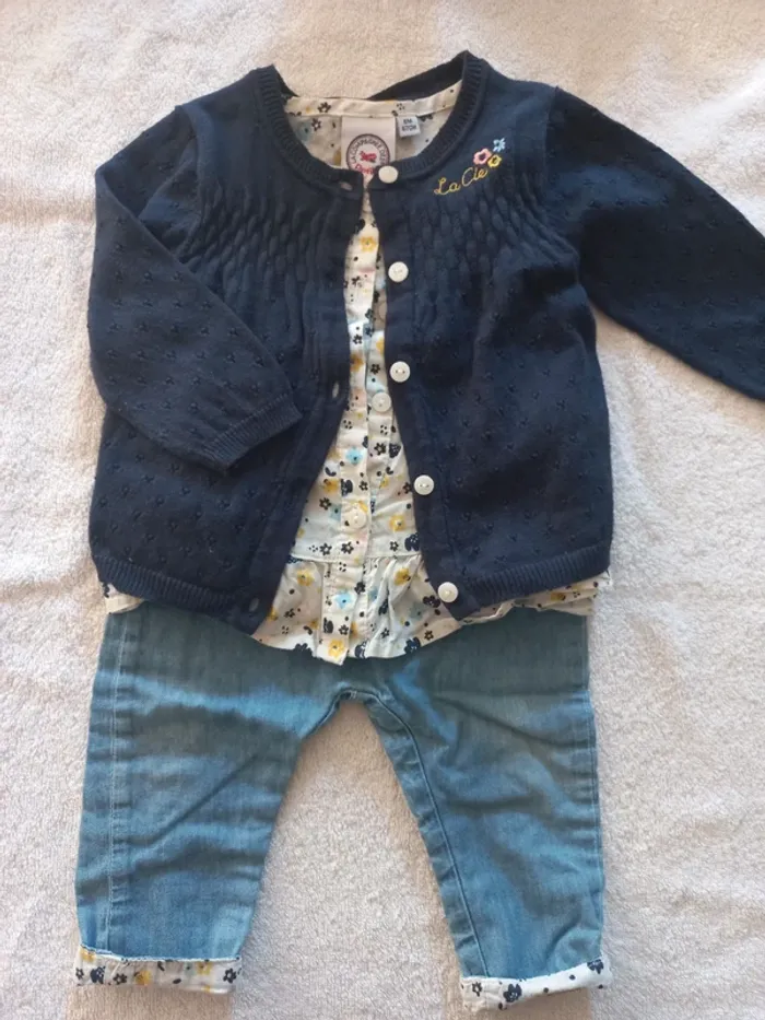 Ensemble gilet/blouse/pantalon taille 6 mois