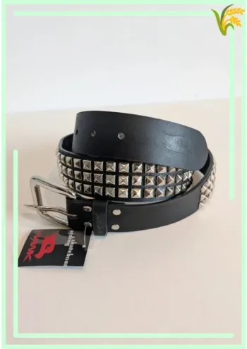 Ceinture cloutée, arme fatale du style !