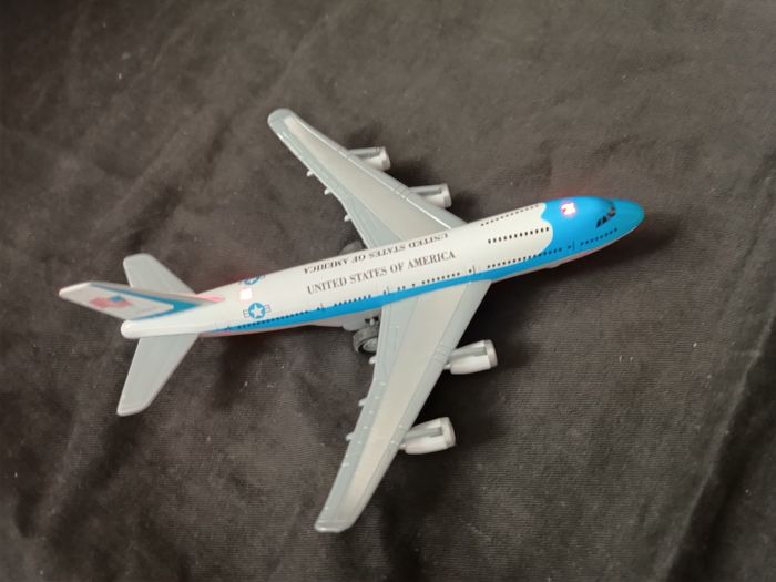 Avion métal  lumineux - photo numéro 3