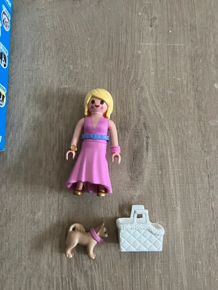 Figurine Playmobil 71737 Dame avec Chihuahua et le panier pour le transport - photo numéro 2