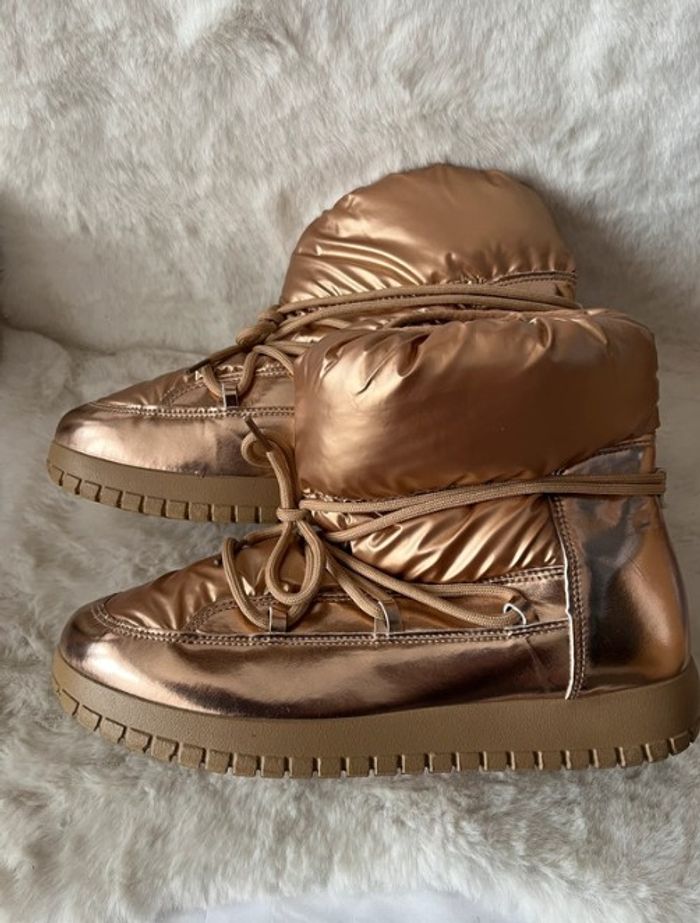 Après ski, bottines, bottes dorés pointure 40 - photo numéro 5
