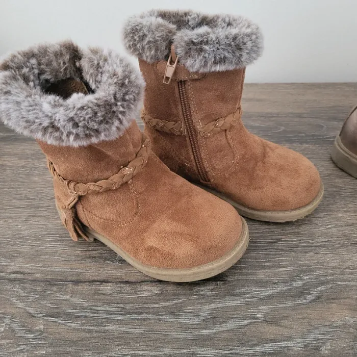 Lot de 2 paires de bottines T23 - photo numéro 2