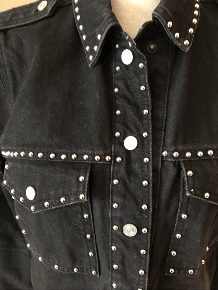 Jolie veste cloutée noire - photo numéro 2