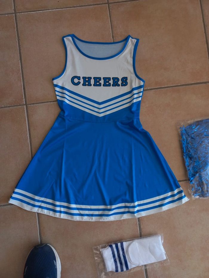Deguisement Robe pom pom pompom girl avec chaussettes et pompons taille 5-6 ans - photo numéro 2