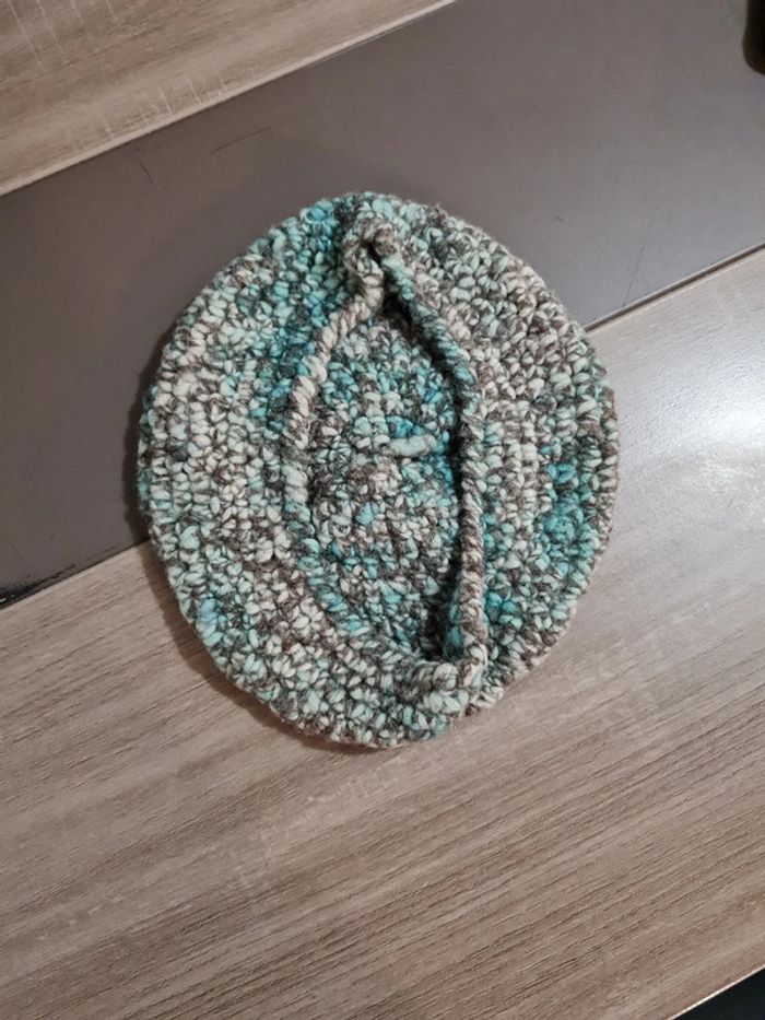 Béret chapeau hiver vert - fait main laine - photo numéro 3