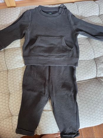 Ensemble gris 12 mois