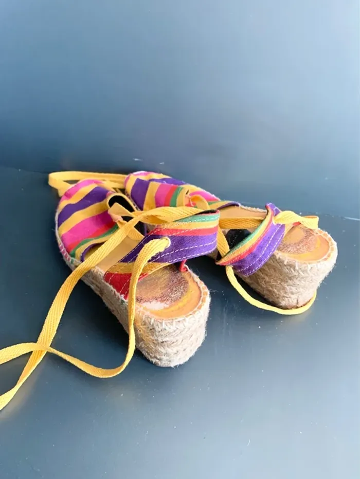 Espadrilles compénsées a lacets cheville. Taille 36