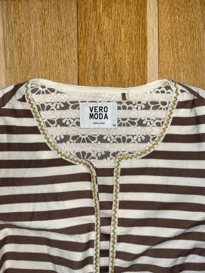 Gilet Vero Moda taille 38 – marron à rayures beige, détails dorés - photo numéro 3