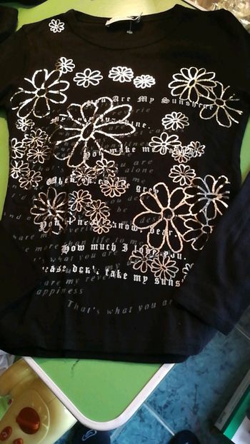 Tee shirt noir cache cache