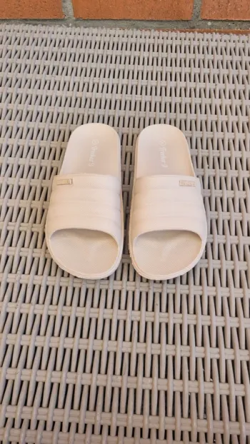 Claquettes taille 36