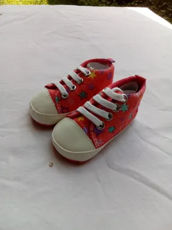 Chaussures neuves 12 mois