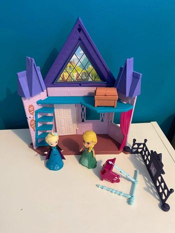 Jouets  Disney chambre royale la reine des neiges