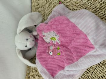 DOUDOU PLAT MOTS D'ENFANTS LAPIN BLANC ROSE VERT HIBOU RENARD