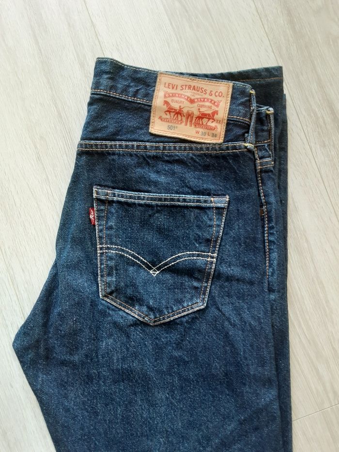 Pantalon jean marque Levi s strauss 501 taille w 30 l 34 fermeture bouton - photo numéro 2