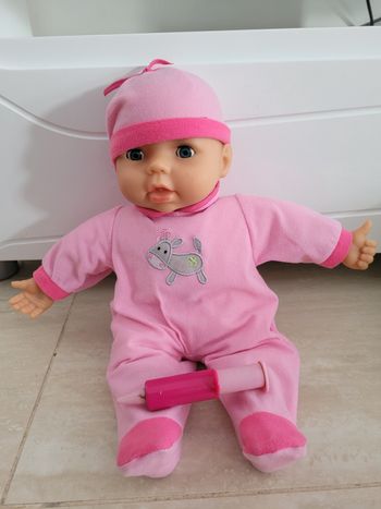 Poupée malade poupée qu'il faut soignez