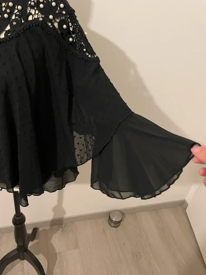 Blouse noir Voyelles manches cloche dentelle et perles S/M - photo numéro 3
