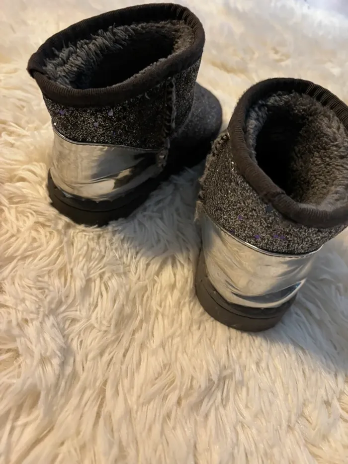 Bottes grises - photo numéro 2