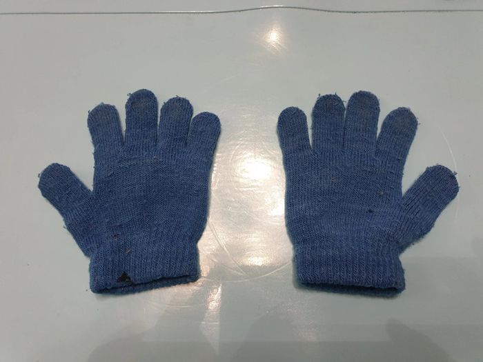 Gant requin - photo numéro 2