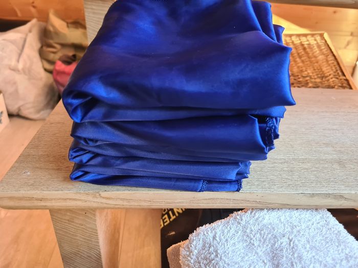 Lot 2 nappes satinées bleu royal pour table rectangulaire 8 personnes