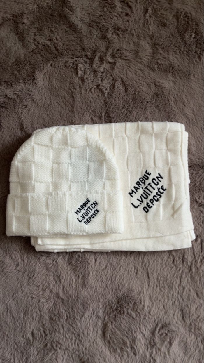 Écharpes + bonnets LV - photo numéro 3
