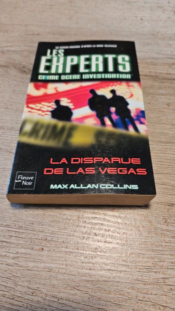 Livre roman Les Experts n°2 La disparue de Las Vegas, bon état