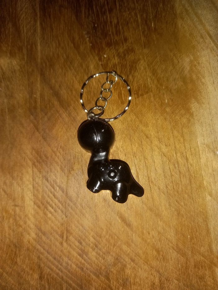 Porte clé dinosaure noir