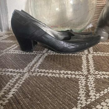Chaussures à talons noires Tilt cuir italien pointure 40 . très bon état