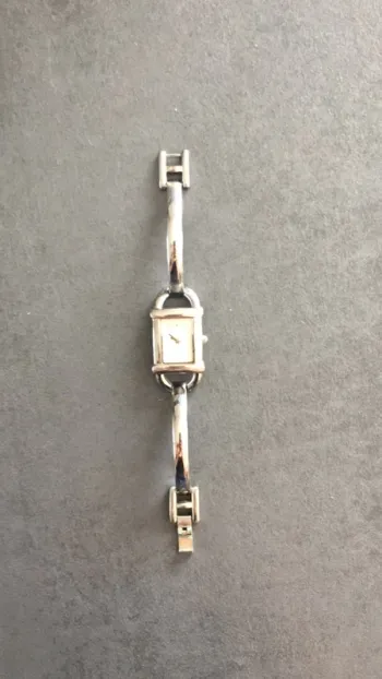 Montre argentée